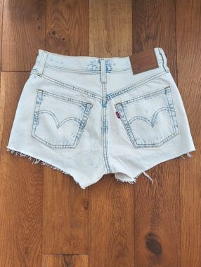Levi's 501 Shorts. Size 26